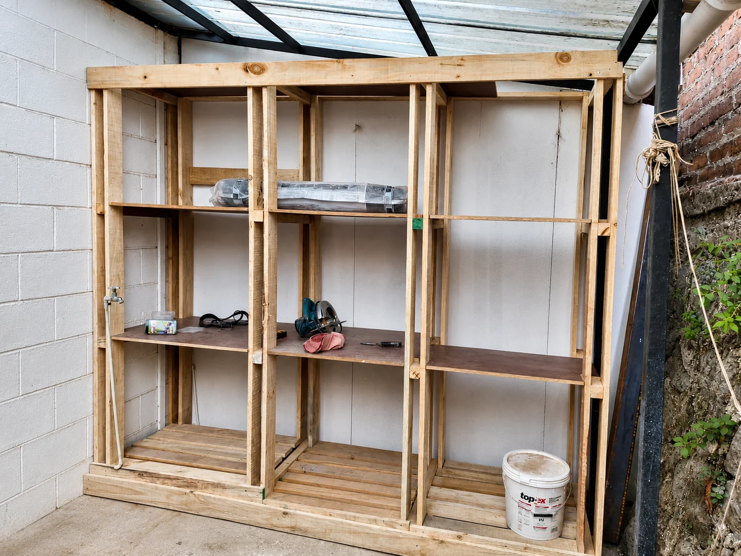 Estantería de madera estructural